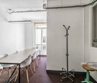 Bureau privé 24 m² 6 postes Coworking Rue Bleue Paris 75009 - photo 4